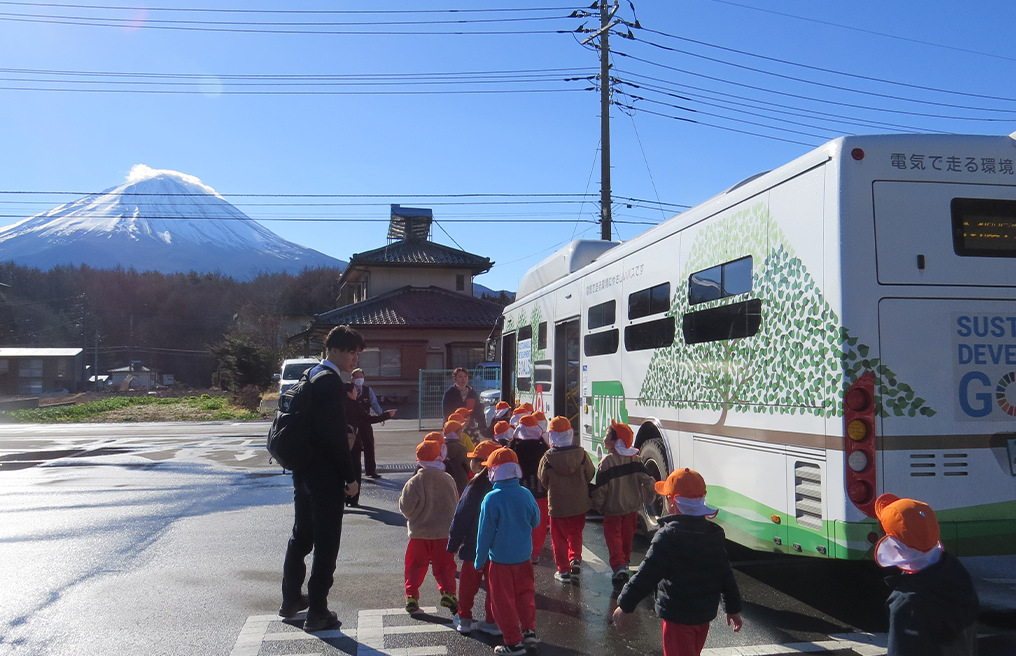 A class to teach how to ride a bus using an electric bus