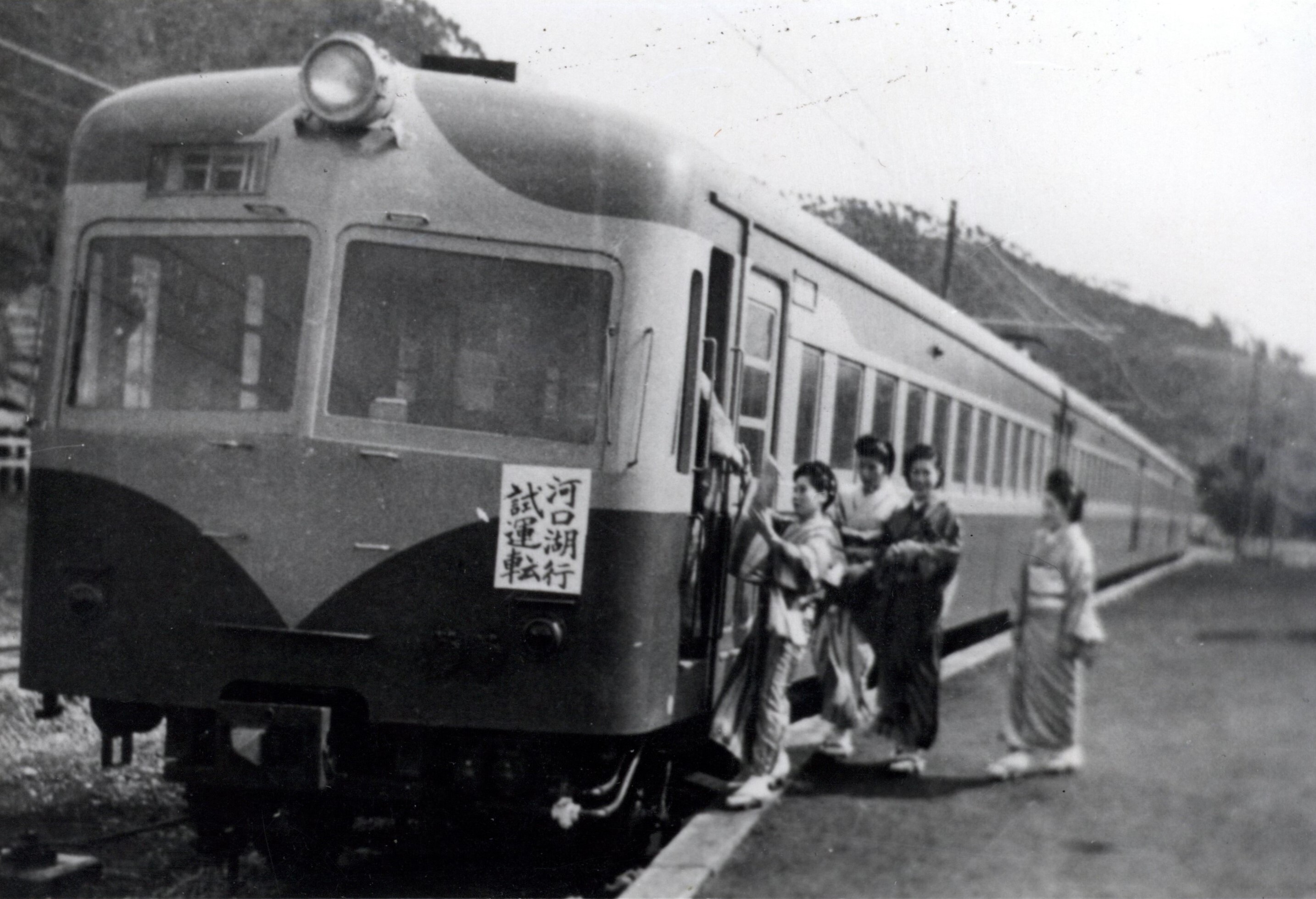 富士吉田～河口湖間を走る鉄道